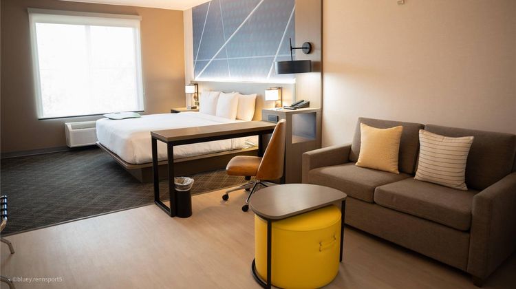 Comfort Suites Airport Suite