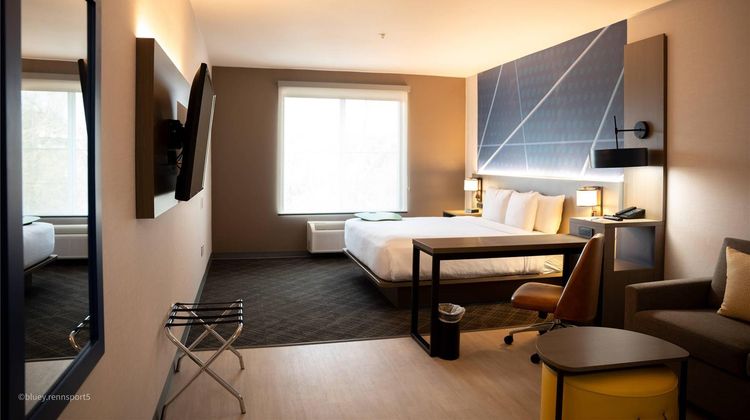 Comfort Suites Airport Suite