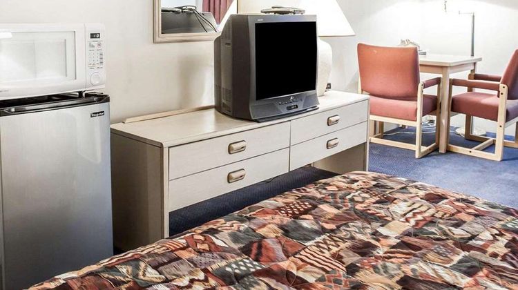 Rodeway Inn and Suites Spokane East Suite