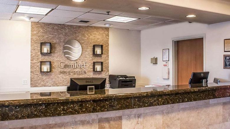 <b>Comfort Inn & Suites Lobby</b>. Images powered by <a href="https://iceportal.shijigroup.com/" title="IcePortal" target="_blank">IcePortal</a>.