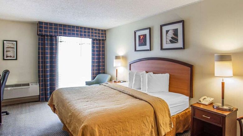 <b>Quality Inn & Suites Everett Room</b>. Images powered by <a href="https://iceportal.shijigroup.com/" title="IcePortal" target="_blank">IcePortal</a>.