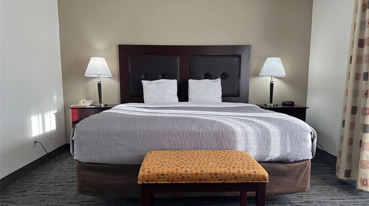 Quality Inn & Suites Everett Suite