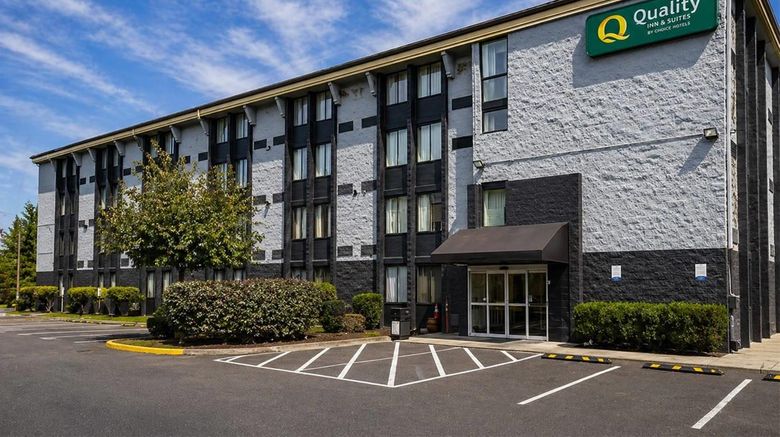 <b>Quality Inn & Suites Everett Exterior</b>. Images powered by <a href="https://iceportal.shijigroup.com/" title="IcePortal" target="_blank">IcePortal</a>.
