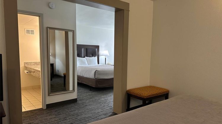 Quality Inn & Suites Everett Suite