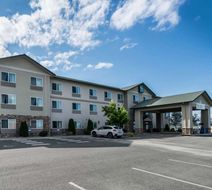 Quality Inn & Suites Exterior