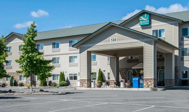 Quality Inn & Suites Exterior