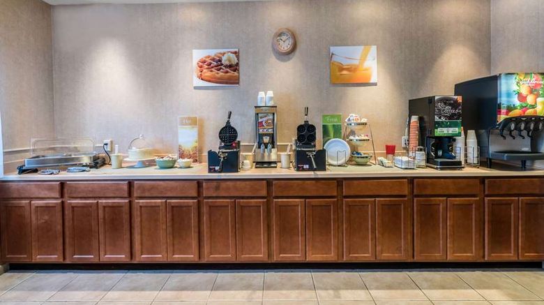 <b>Quality Inn & Suites Restaurant</b>. Images powered by <a href="https://iceportal.shijigroup.com/" title="IcePortal" target="_blank">IcePortal</a>.