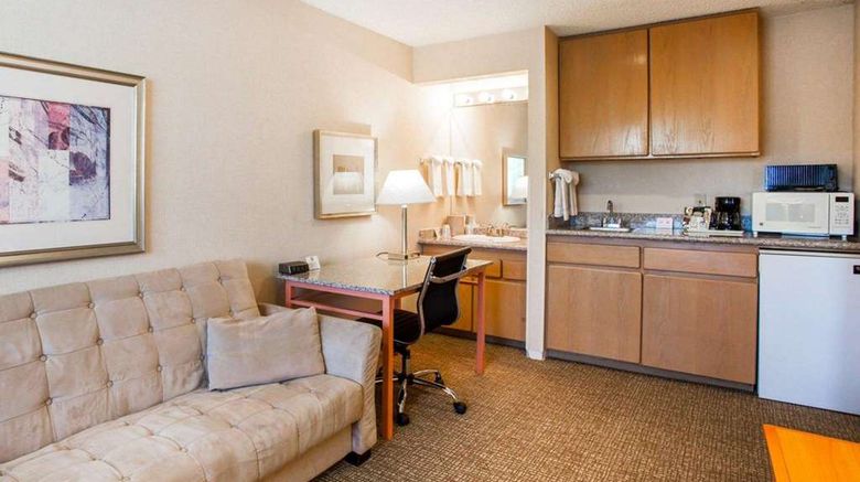 <b>Quality Inn Kirkland Suite</b>. Images powered by <a href="https://iceportal.shijigroup.com/" title="IcePortal" target="_blank">IcePortal</a>.