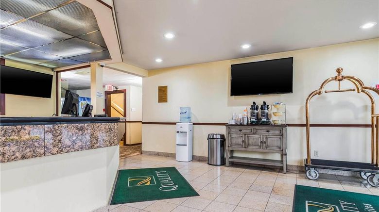 <b>Quality Inn Lobby</b>. Images powered by <a href="https://iceportal.shijigroup.com/" title="IcePortal" target="_blank">IcePortal</a>.