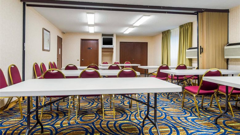 <b>Quality Inn Meeting</b>. Images powered by <a href="https://iceportal.shijigroup.com/" title="IcePortal" target="_blank">IcePortal</a>.