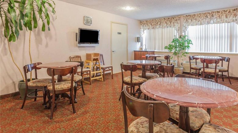 <b>Comfort Inn On the Bay Port Orchard Restaurant</b>. Images powered by <a href="https://iceportal.shijigroup.com/" title="IcePortal" target="_blank">IcePortal</a>.