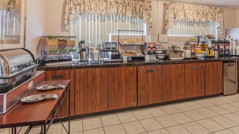 <b>Comfort Inn On the Bay Port Orchard Restaurant</b>. Images powered by <a href="https://iceportal.shijigroup.com/" title="IcePortal" target="_blank">IcePortal</a>.