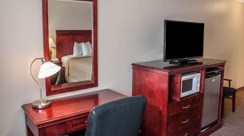 <b>Quality Inn & Suites Fife Seattle Room</b>. Images powered by <a href="https://iceportal.shijigroup.com/" title="IcePortal" target="_blank">IcePortal</a>.