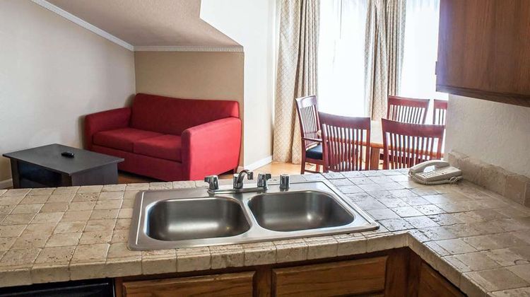 Quality Inn & Suites Fife Seattle Suite
