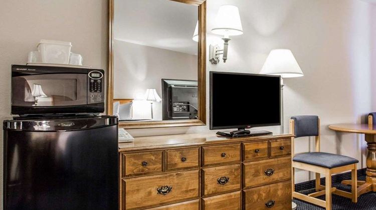 Quality Inn & Suites Room