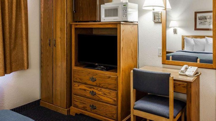 Quality Inn & Suites Room