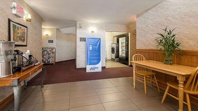 <b>Econo Lodge Buckley Lobby</b>. Images powered by <a href="https://iceportal.shijigroup.com/" title="IcePortal" target="_blank">IcePortal</a>.