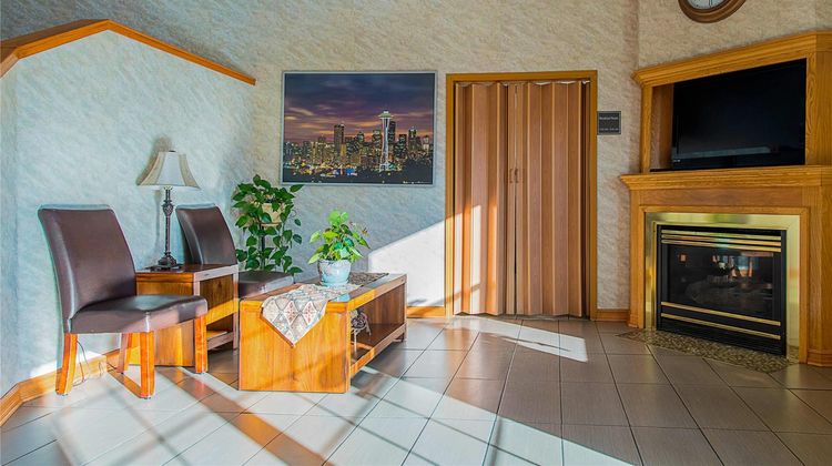 Econo Lodge Buckley Lobby