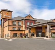 Comfort Suites Exterior