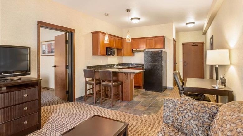 <b>Comfort Suites Suite</b>. Images powered by <a href="https://iceportal.shijigroup.com/" title="IcePortal" target="_blank">IcePortal</a>.