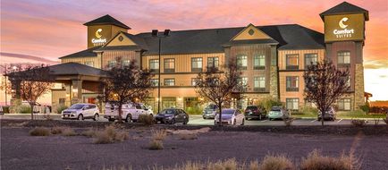 Comfort Suites Exterior