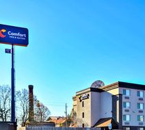 Comfort Inn & Suites Vancouver Exterior