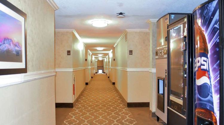 Comfort Inn & Suites Vancouver Lobby