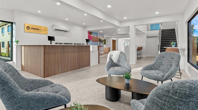 Clarion Pointe Kent Seattle South Lobby