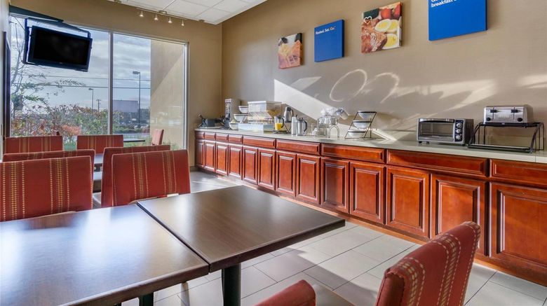 <b>Comfort Inn & Suites Restaurant</b>. Images powered by <a href="https://iceportal.shijigroup.com/" title="IcePortal" target="_blank">IcePortal</a>.