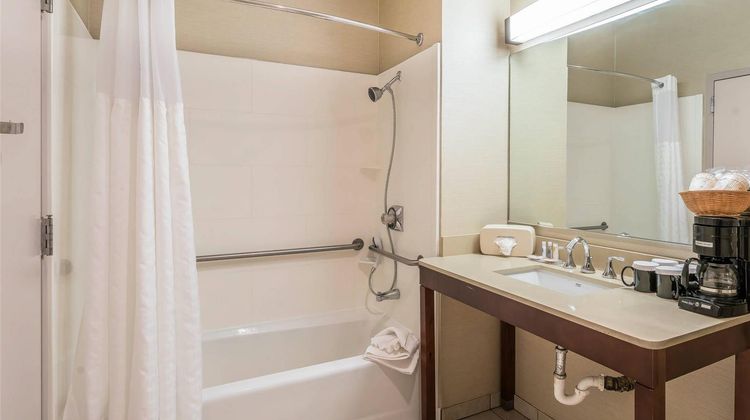 Comfort Inn & Suites Room