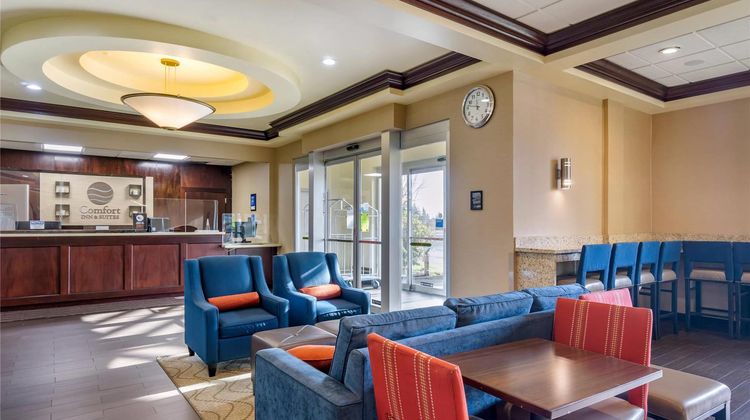 Comfort Inn & Suites Lobby