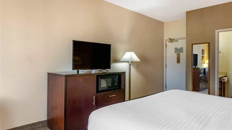<b>Comfort Inn & Suites Room</b>. Images powered by <a href="https://iceportal.shijigroup.com/" title="IcePortal" target="_blank">IcePortal</a>.