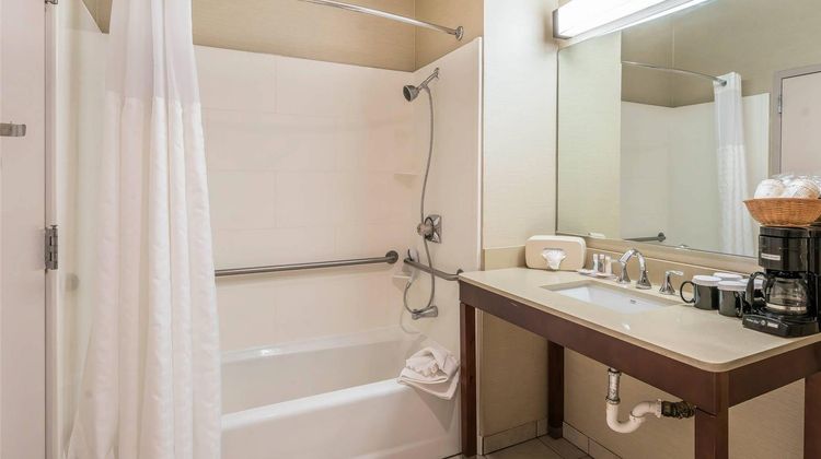 Comfort Inn & Suites Room