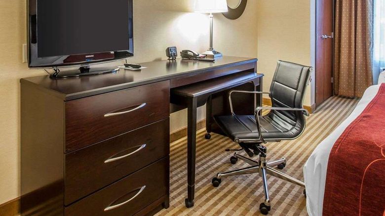 <b>Comfort Suites Wenatchee Suite</b>. Images powered by <a href="https://iceportal.shijigroup.com/" title="IcePortal" target="_blank">IcePortal</a>.