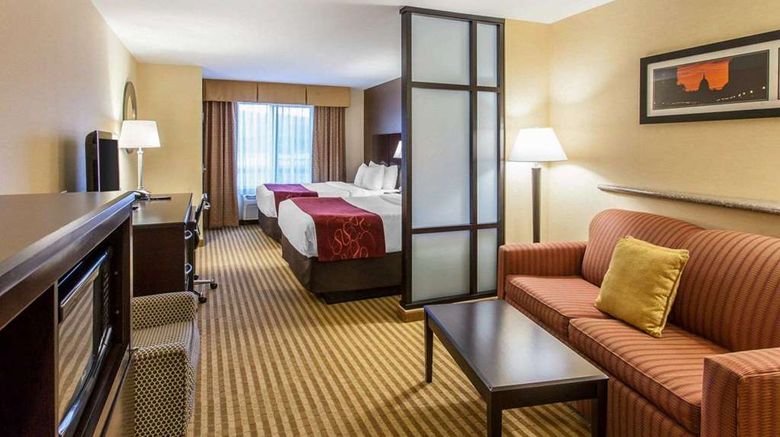 <b>Comfort Suites Wenatchee Suite</b>. Images powered by <a href="https://iceportal.shijigroup.com/" title="IcePortal" target="_blank">IcePortal</a>.