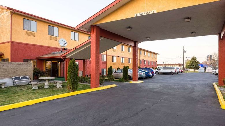 <b>Quality Inn Moses Lake Exterior</b>. Images powered by <a href="https://iceportal.shijigroup.com/" title="IcePortal" target="_blank">IcePortal</a>.