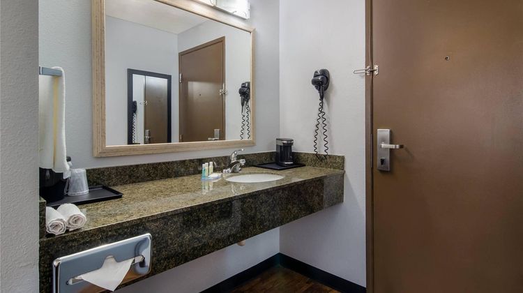 Quality Inn & Suites Silverdale Room