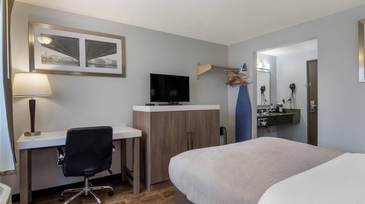 Quality Inn & Suites Silverdale Room