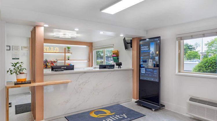 Quality Inn & Suites Silverdale Lobby