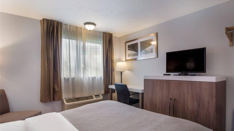 <b>Quality Inn & Suites Silverdale Room</b>. Images powered by <a href="https://iceportal.shijigroup.com/" title="IcePortal" target="_blank">IcePortal</a>.