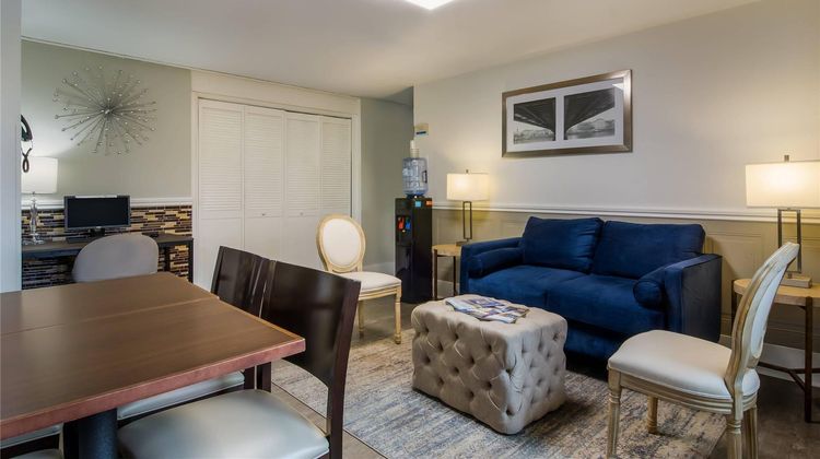 Quality Inn & Suites Silverdale Lobby
