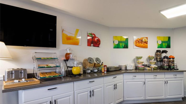 <b>Quality Inn & Suites Silverdale Restaurant</b>. Images powered by <a href="https://iceportal.shijigroup.com/" title="IcePortal" target="_blank">IcePortal</a>.