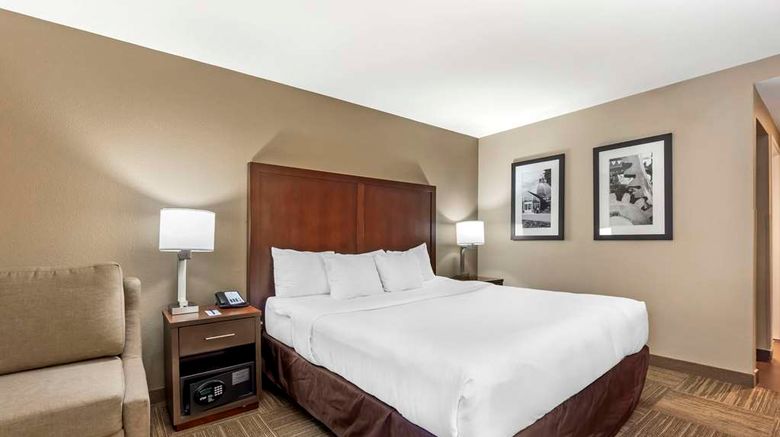 <b>Comfort Inn & Suites SeaTac Suite</b>. Images powered by <a href="https://iceportal.shijigroup.com/" title="IcePortal" target="_blank">IcePortal</a>.