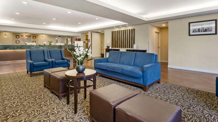 Comfort Inn & Suites SeaTac Lobby