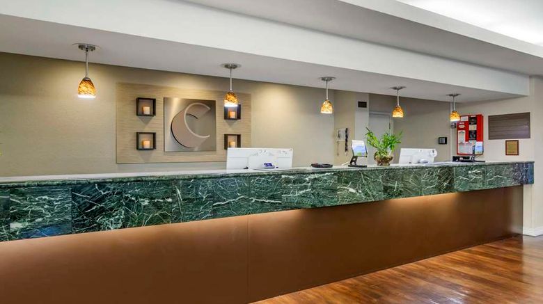 <b>Comfort Inn & Suites SeaTac Lobby</b>. Images powered by <a href="https://iceportal.shijigroup.com/" title="IcePortal" target="_blank">IcePortal</a>.