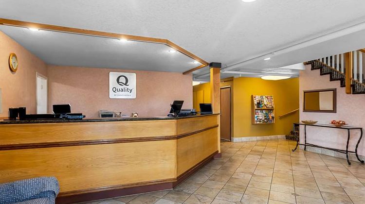 Quality Inn and Suites Vancouver Hazel Dell Lobby