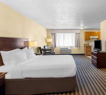 Quality Inn and Suites Vancouver Hazel Dell Room