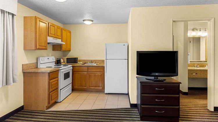 Quality Inn and Suites Vancouver Hazel Dell Room