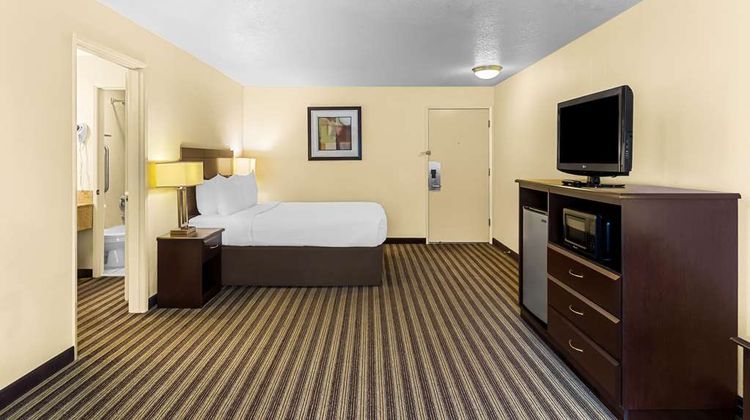 Quality Inn and Suites Vancouver Hazel Dell Room