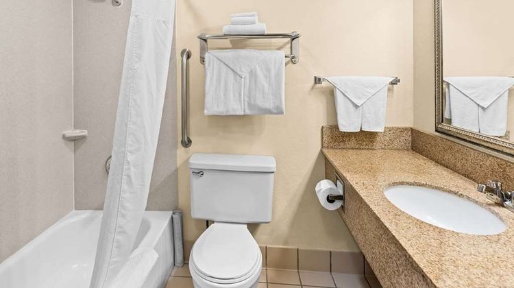 Quality Inn and Suites Vancouver Hazel Dell Suite